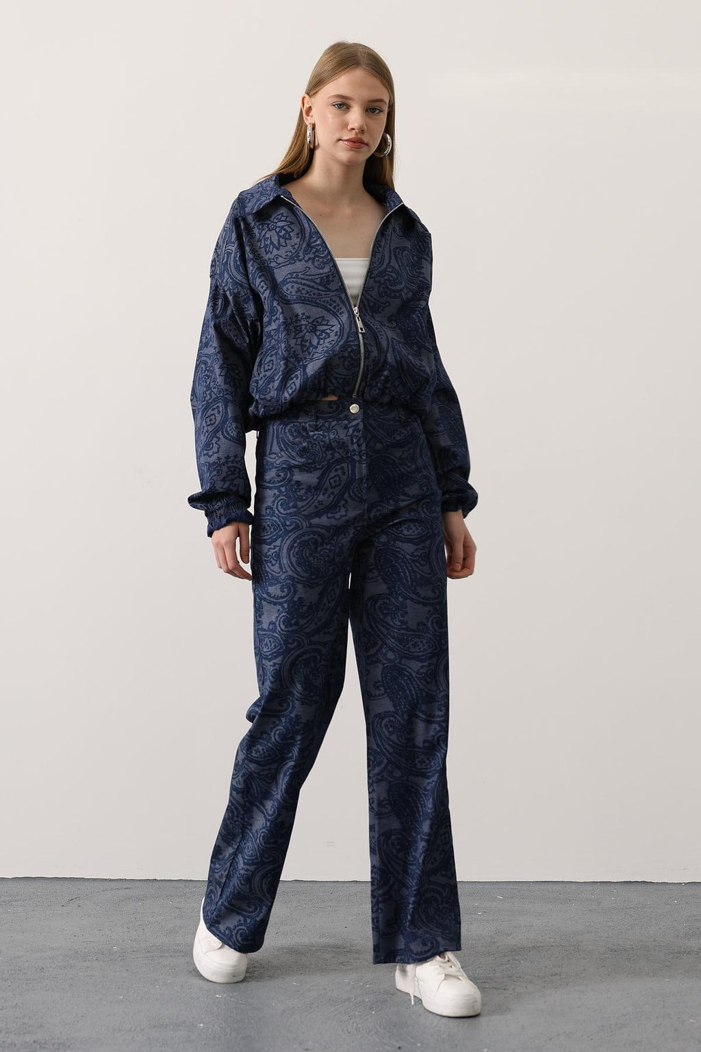 Pantalón Azul con Paisley