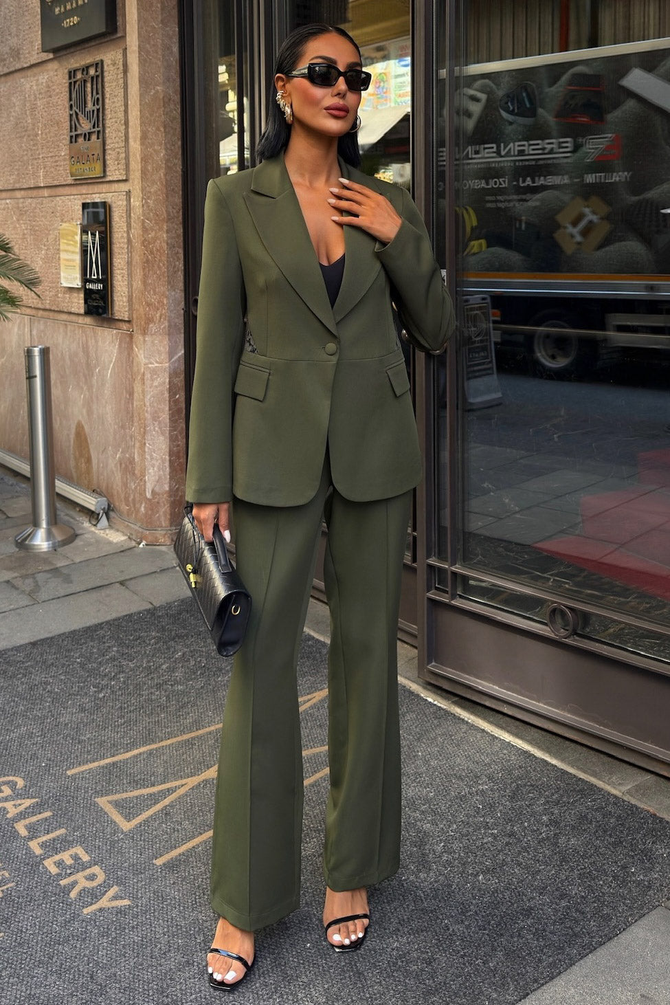 Chaqueta con Detalle de Encaje Caqui