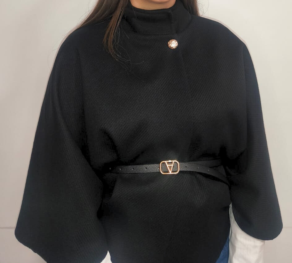 Capa Negra con Cinturón