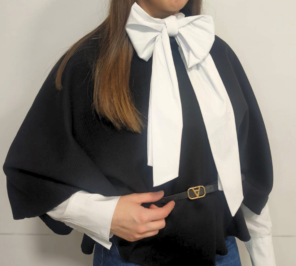 Capa Negra con Cinturón