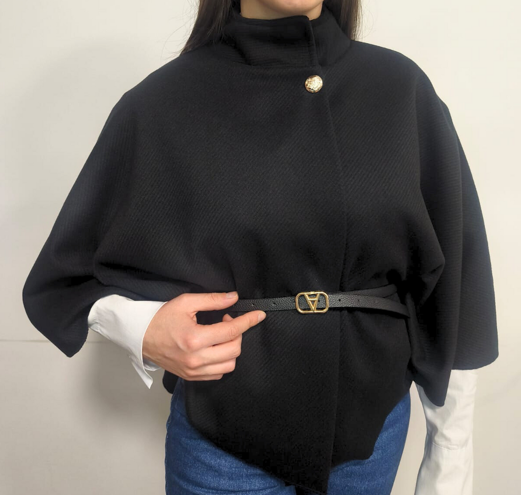 Capa Negra con Cinturón